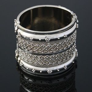 Women's handcrafted bracelet